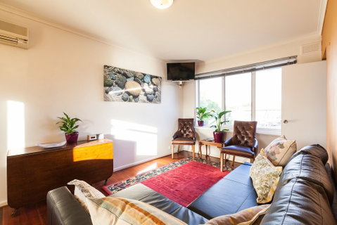 ELEANOR, 1BDR Fitzroy North Apartment - Accommodation Mount Tamborine 4