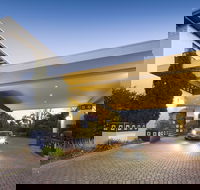 Ramada by Wyndham Diplomat Canberra - Accommodation Mount Tamborine