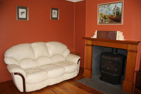 Westbury Gingerbread Cottages - Accommodation Mount Tamborine 3