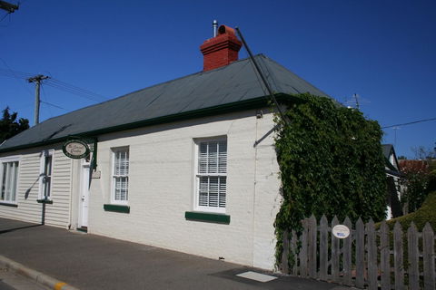 Westbury Gingerbread Cottages - Accommodation Mount Tamborine 1