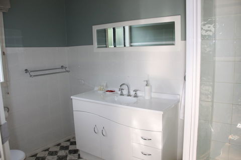 Westbury Gingerbread Cottages - Accommodation Mount Tamborine 6
