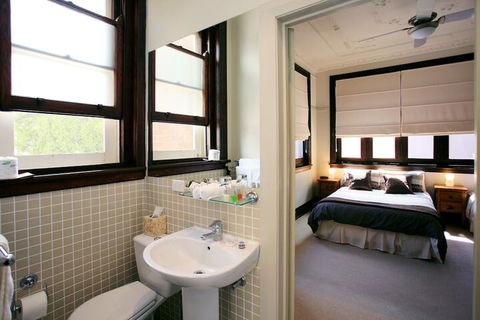 The Bank Guesthouse - Accommodation Mount Tamborine 5