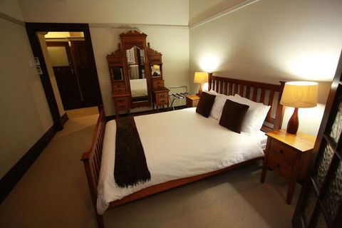 The Bank Guesthouse - Accommodation Mount Tamborine 3