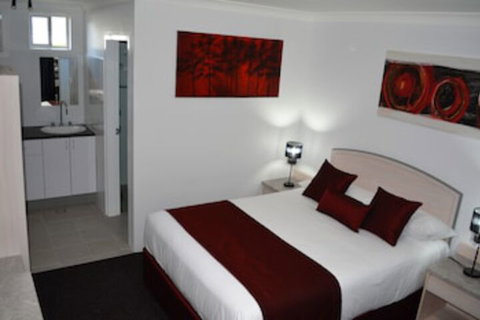 Alabaster Motor Inn Taree - Accommodation Mount Tamborine 0