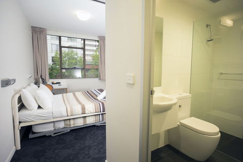 Canberra City YHA - Hostel - Accommodation Mount Tamborine 5