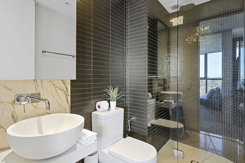 LAURENT Views Of MCG & Yarra River + Fed Square - Accommodation Mount Tamborine 5