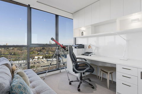 LAURENT Views Of MCG & Yarra River + Fed Square - Accommodation Mount Tamborine 3