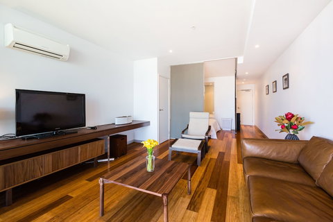 RIVER, 1BDR Melbourne Apartment - Accommodation Mount Tamborine 0