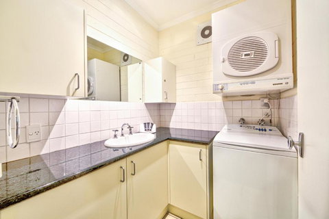 Snow Ski Apartments 09 - Accommodation Mount Tamborine 3