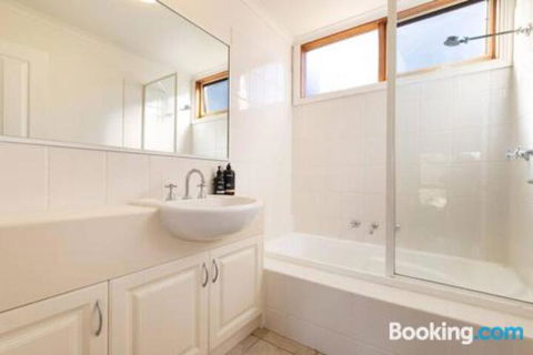 Acqua Vista Water View Fireplace Walk To Beach - Accommodation Mount Tamborine 1