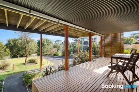 Acqua Vista Water View Fireplace Walk To Beach - Accommodation Mount Tamborine 5