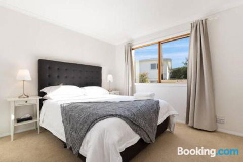 Acqua Vista Water View Fireplace Walk To Beach - Accommodation Mount Tamborine 3