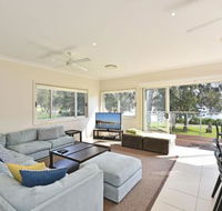 Wangi Lakehouse renovated Lake Macquarie lakefront Location