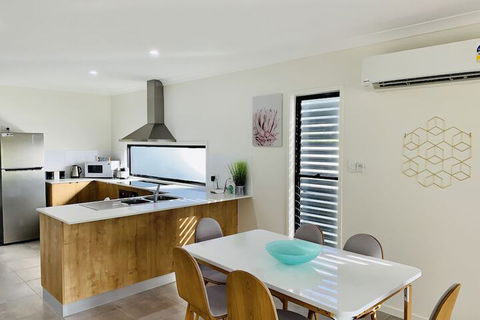WHITSUNDAY Spacious & Comfortable Moments From Picturesque Boardwalk - Accommodation Mount Tamborine 6