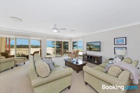 SEASCAPE An Enticing Lakeside Escape - Accommodation Mount Tamborine 3