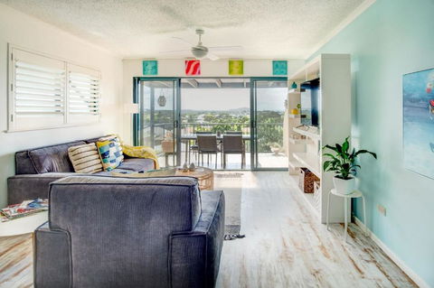 Coolum Beach 3 Level Townhouse Private Rooftop Terrace Spa Overlooking Mount Coolum - Accommodation Mount Tamborine 2