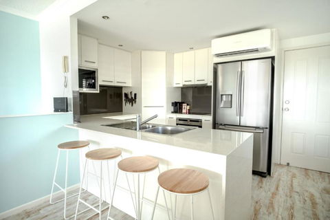 Coolum Beach 3 Level Townhouse Private Rooftop Terrace Spa Overlooking Mount Coolum - Accommodation Mount Tamborine 3