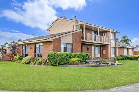 Fauxs Den - Accommodation Mount Tamborine 0