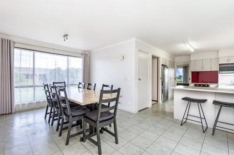 Fauxs Den - Accommodation Mount Tamborine 6
