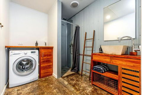 SUNSET BEACH SHACK On SURF - Accommodation Mount Tamborine 1