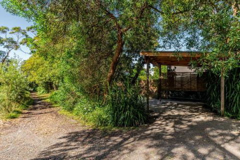 SUNSET BEACH SHACK On SURF - Accommodation Mount Tamborine 3