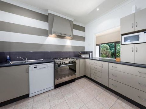 THE BEACH HOUSE Gerroa 4pm Check Out Sundays - Accommodation Mount Tamborine 5