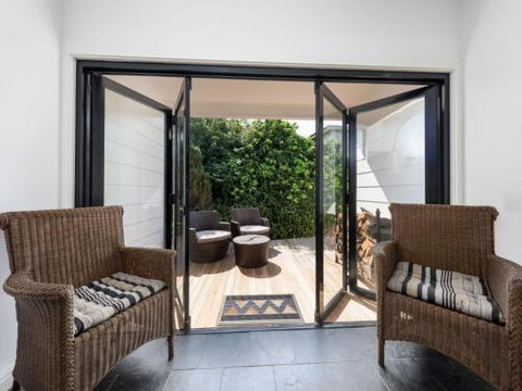 THE BEACH HOUSE Gerroa 4pm Check Out Sundays - Accommodation Mount Tamborine 3