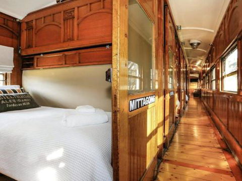 THE ANGAS CARRIAGE Alpine Southern Highlands 4pm Check Out On Sundays - Accommodation Mount Tamborine 2