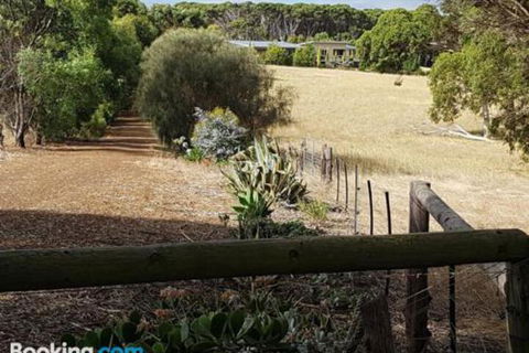 The Old Picnic Ground At Ironstone B & B - Accommodation Mount Tamborine 5