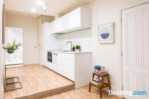 Flinders Lane Melbourne Apartment By Ready Set Host - Accommodation Mount Tamborine 2