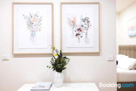 Flinders Lane Melbourne Apartment By Ready Set Host - Accommodation Mount Tamborine 5