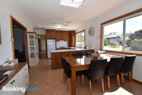 Miramar At Penneshaw KI - Accommodation Mount Tamborine 0