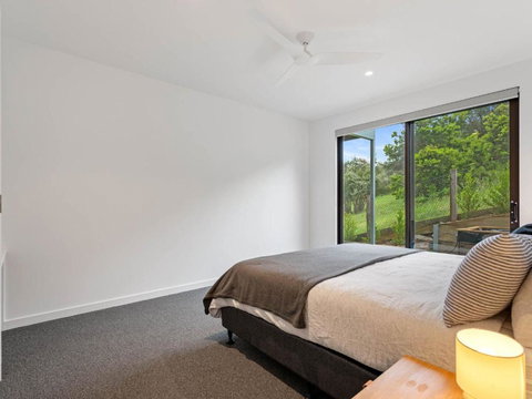 Fairway Views - Accommodation Mount Tamborine 6