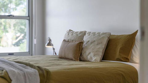 Trentham Central Villas 6 BR / Ensuite / Sleeps 12 - Accommodation Mount Tamborine 1