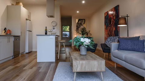 Trentham Central Villas 6 BR / Ensuite / Sleeps 12 - Accommodation Mount Tamborine 6