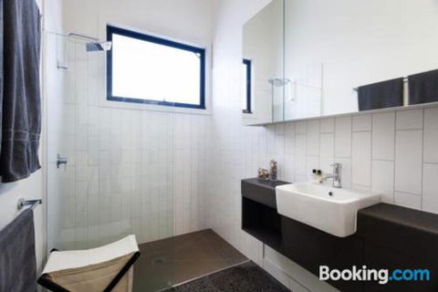 3 Anderson Avenue Sandy Point - Accommodation Mount Tamborine 1