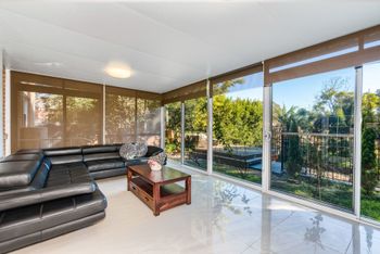 Spacious 4 Bedroom House The Hill - Accommodation Mount Tamborine 0