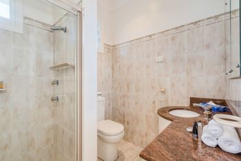 Spacious 4 Bedroom House The Hill - Accommodation Mount Tamborine 1