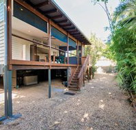 Modern 3 Bedroom Treehouse - Accommodation Mount Tamborine