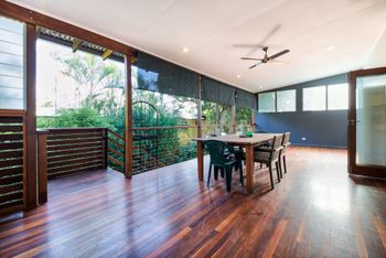 Modern 3 Bedroom Treehouse - Accommodation Mount Tamborine 1
