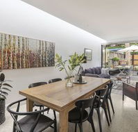 Stunning Executive Home in Glebe - Accommodation Mount Tamborine