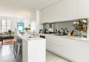 Stunning Executive Home In Glebe - Accommodation Mount Tamborine 3