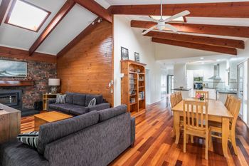 Kings Retreat - Accommodation Mount Tamborine 0