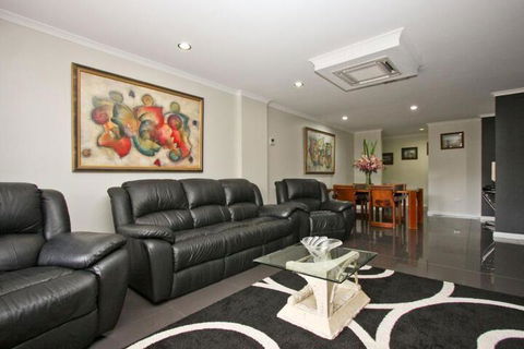 Nautilos On The Harbour - Accommodation Mount Tamborine 3