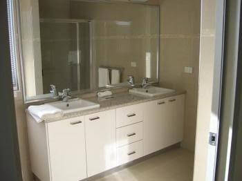 Harbour Views - Accommodation Mount Tamborine 1