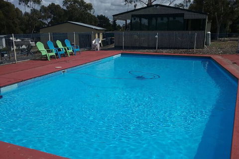 Lakes Caravilla Caravan Park - Accommodation Mount Tamborine 4