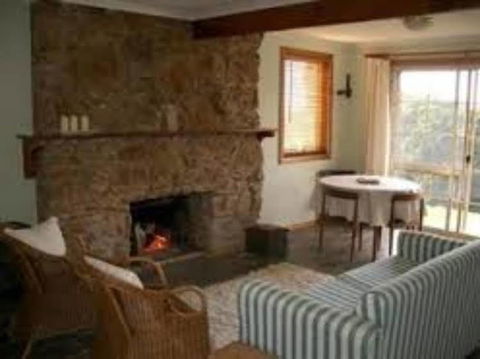 Mistover Cottage - Accommodation Mount Tamborine 0