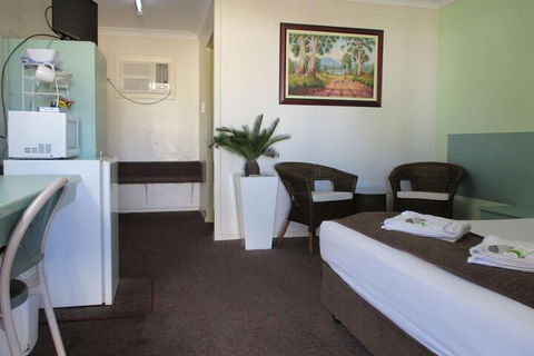 Longreach Motel - Accommodation Mount Tamborine 7
