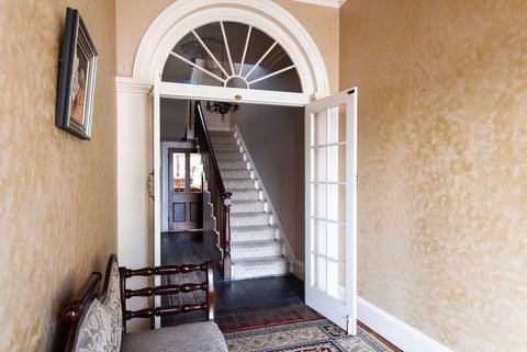 Fitzpatrick's Inn - Accommodation Mount Tamborine 2