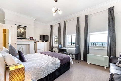 The Madsen - Accommodation Mount Tamborine 4